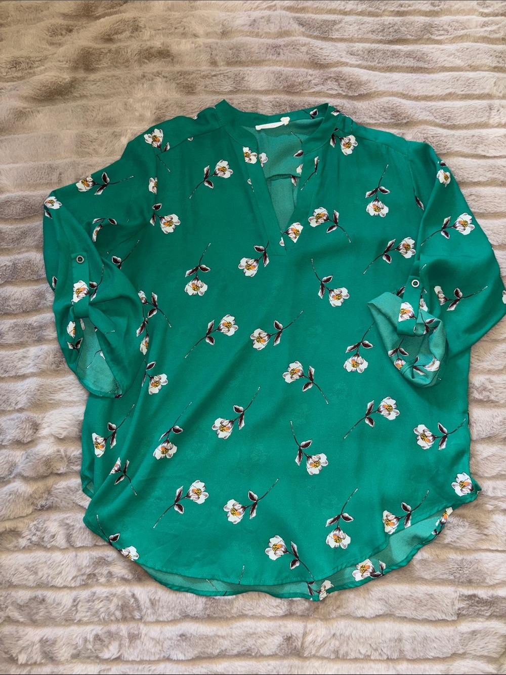 Lush Emerald Green Floral Split-Neck Blouse